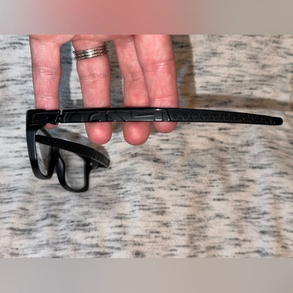 Oakley Currency Glasses Frames w/ Case - Picture 2 of 6